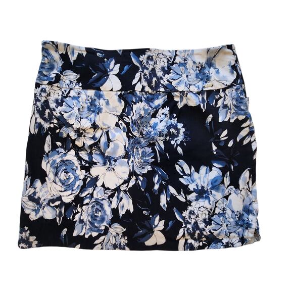 SC & Co. Floral Skort, Blue & White, 2 pockets, 17.5" length, sz XL Stretch - Picture 2 of 10